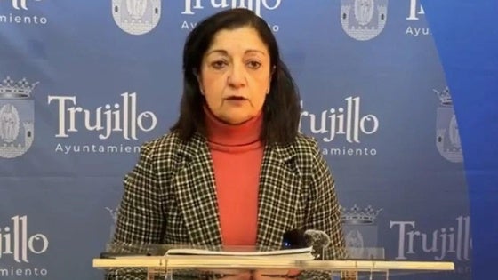 La concejala portavoz sale al paso de las críticas de la Junta de Cofradías