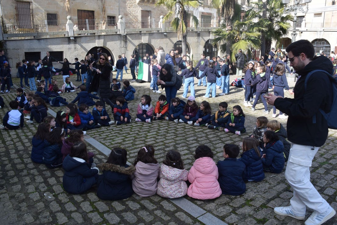 1.200 personas, entre alumnado y docentes, bailan el Chíviri