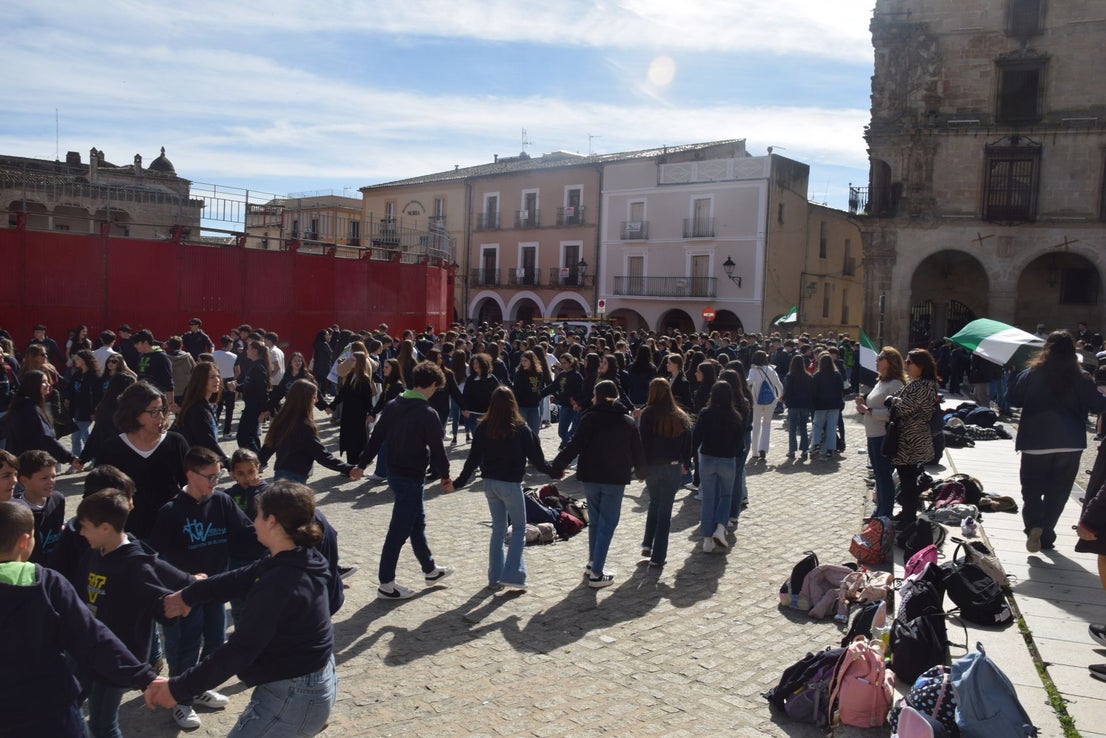 1.200 personas, entre alumnado y docentes, bailan el Chíviri