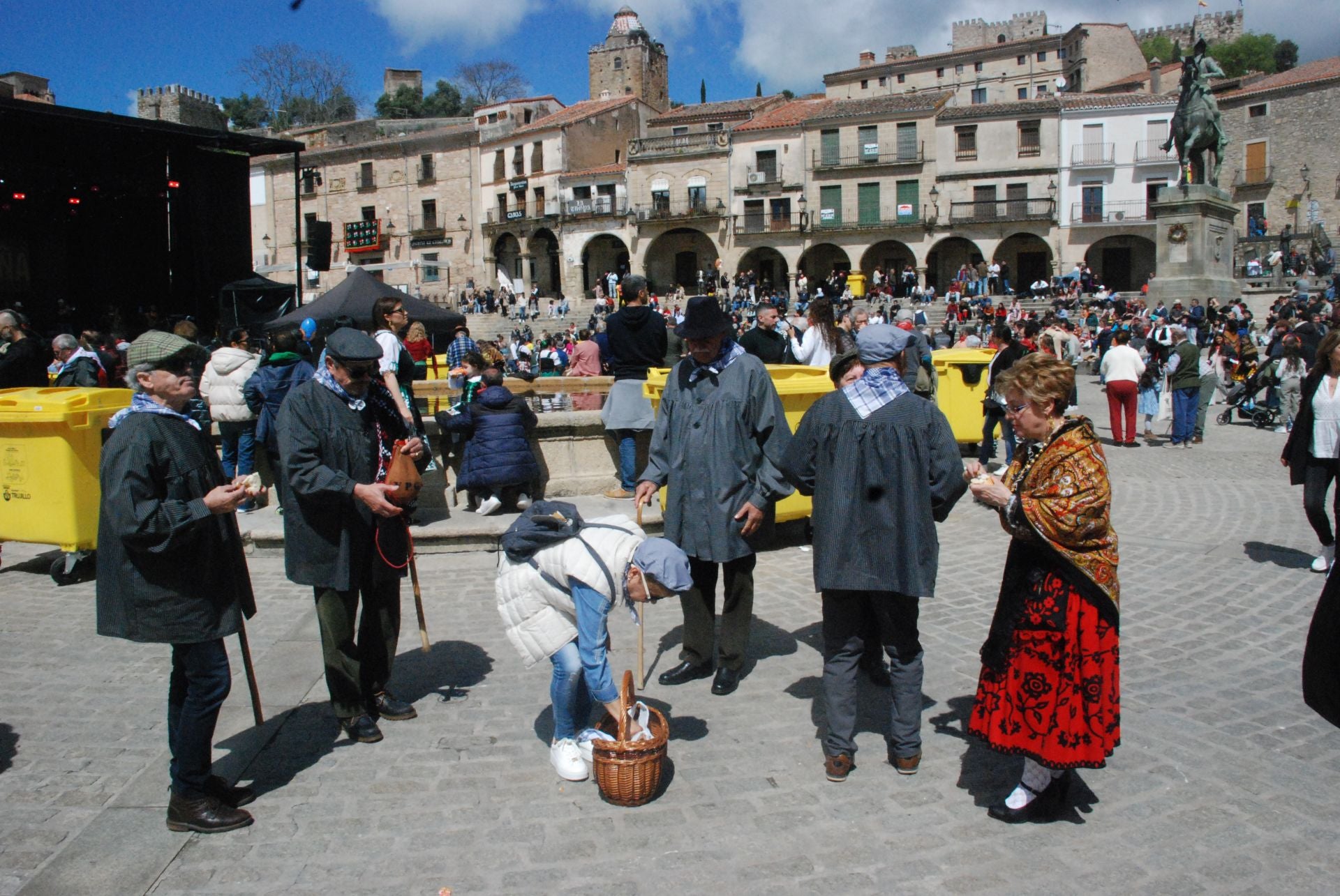 Miles de personas en el Chíviri
