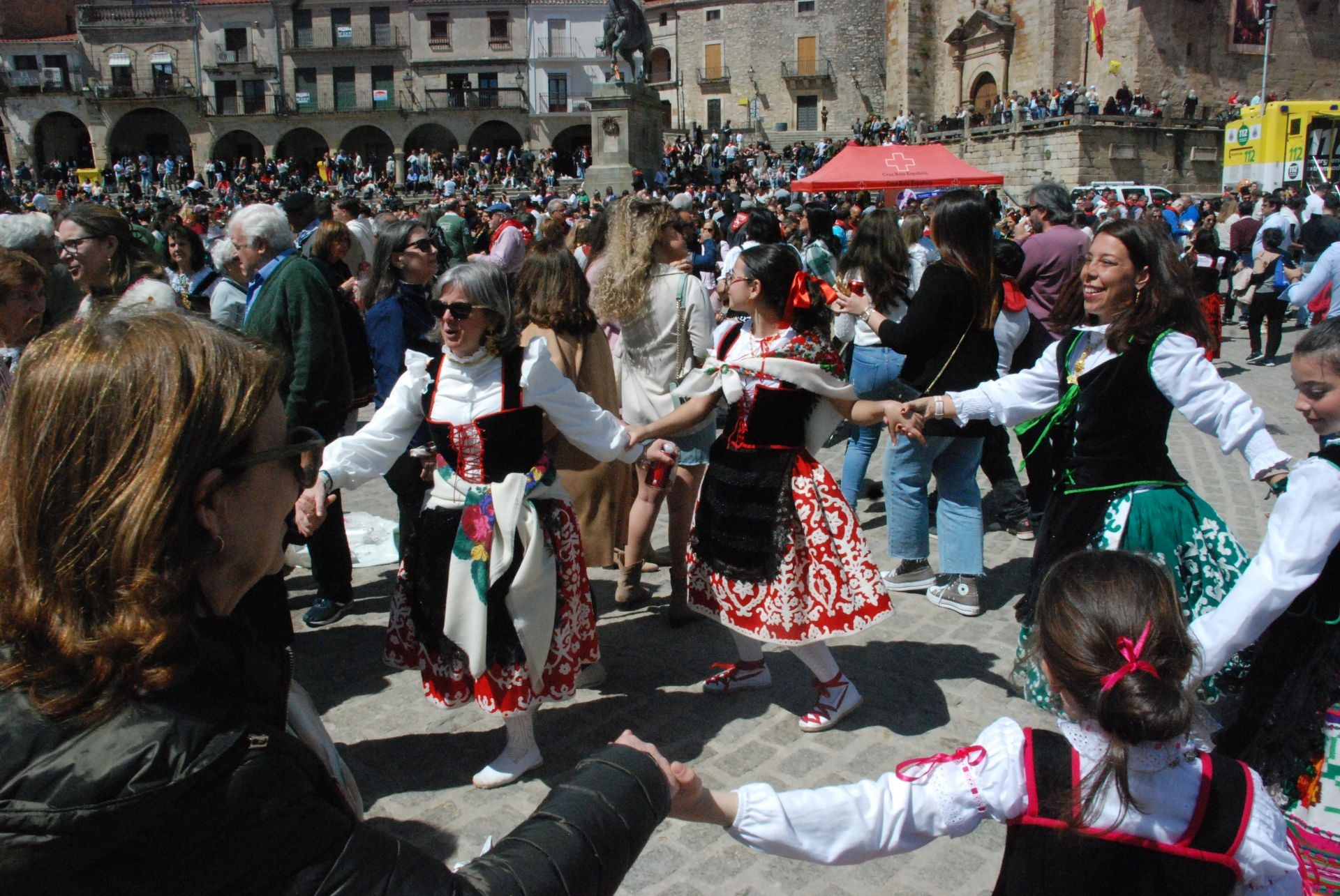 Miles de personas en el Chíviri