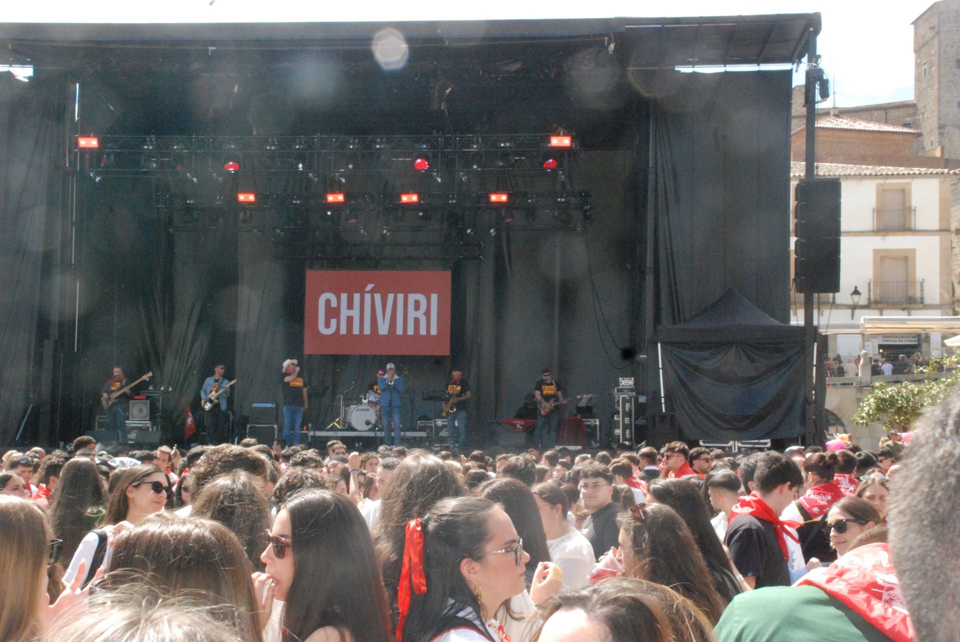 Miles de personas en el Chíviri