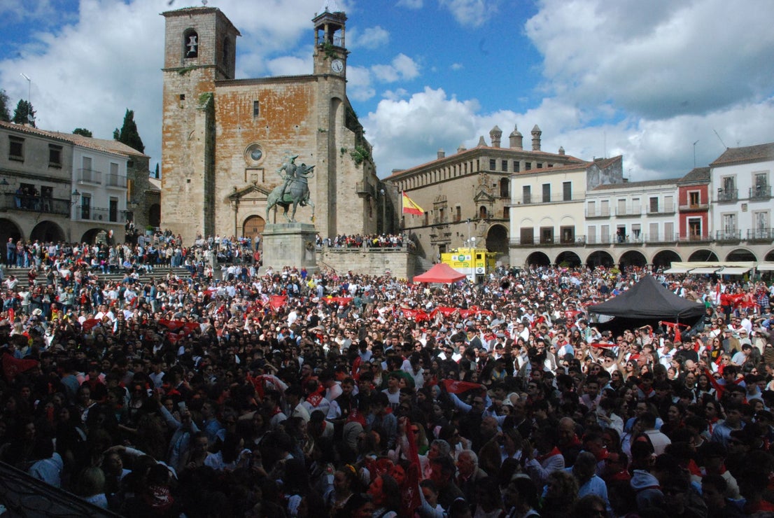 Miles de personas en el Chíviri