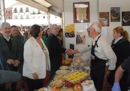 Visita de las autoridades a los queseros.