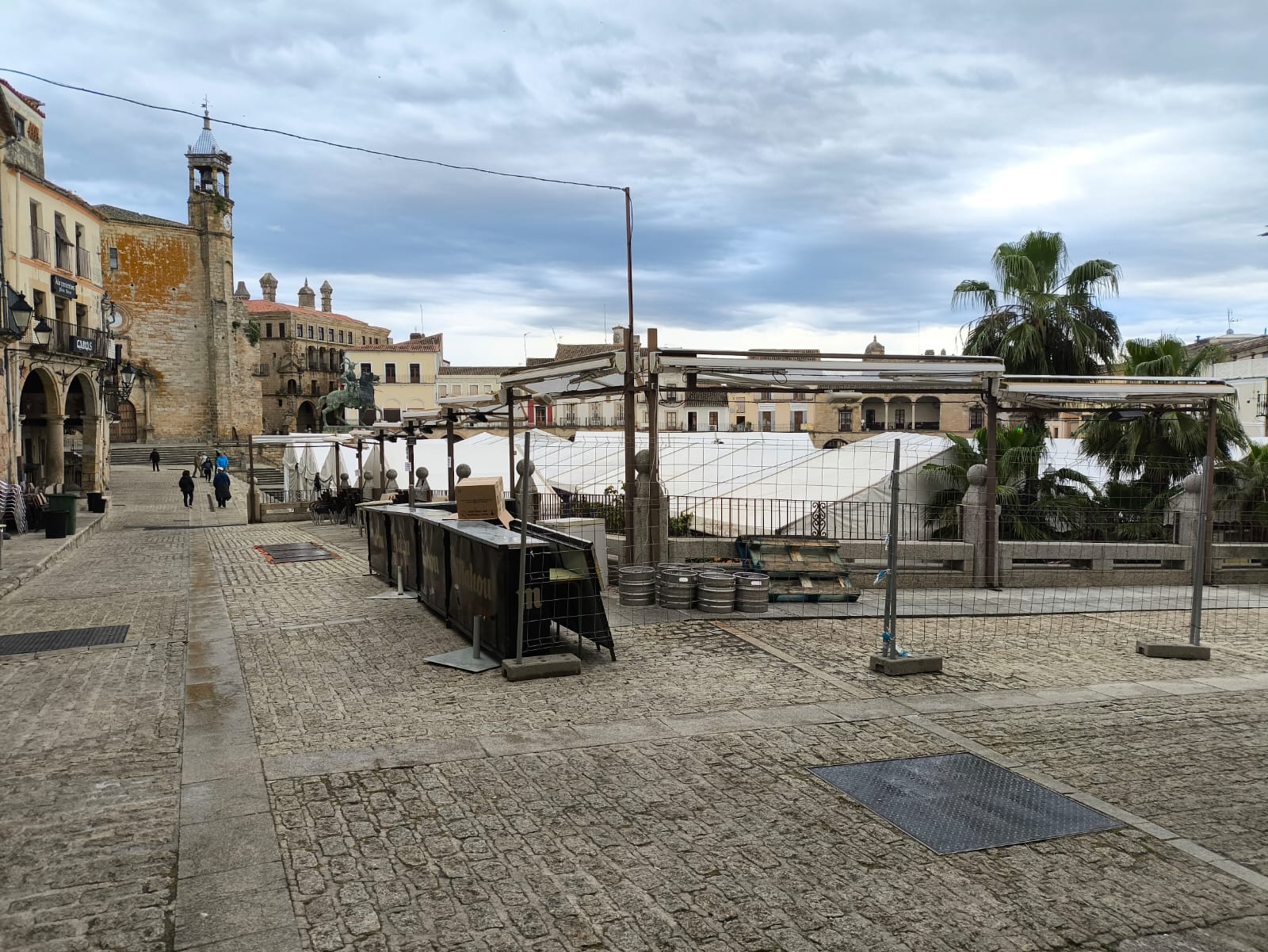 El Ayuntamiento apuntala parte de los locales de la Oficina de Turismo