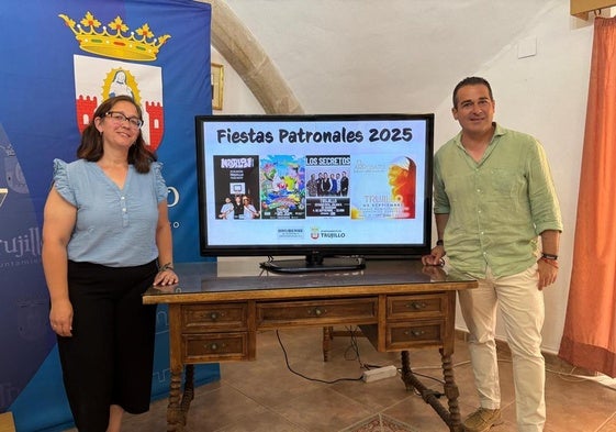 La concejala de Festejos y el responsable de la organización de los conciertos