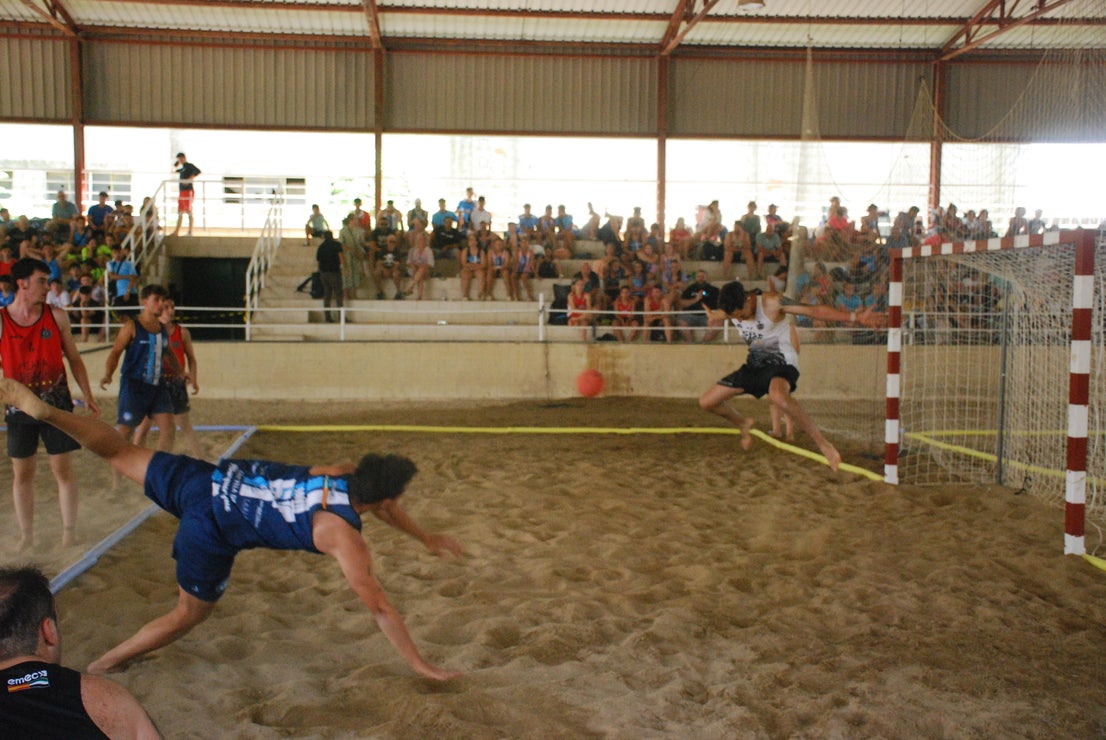 Gran participación en el V Torneo Balonmano Playa Ciudad de Trujillo