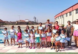 Participantes en el último curso de natación celebrado en Huertas de Ánimas.