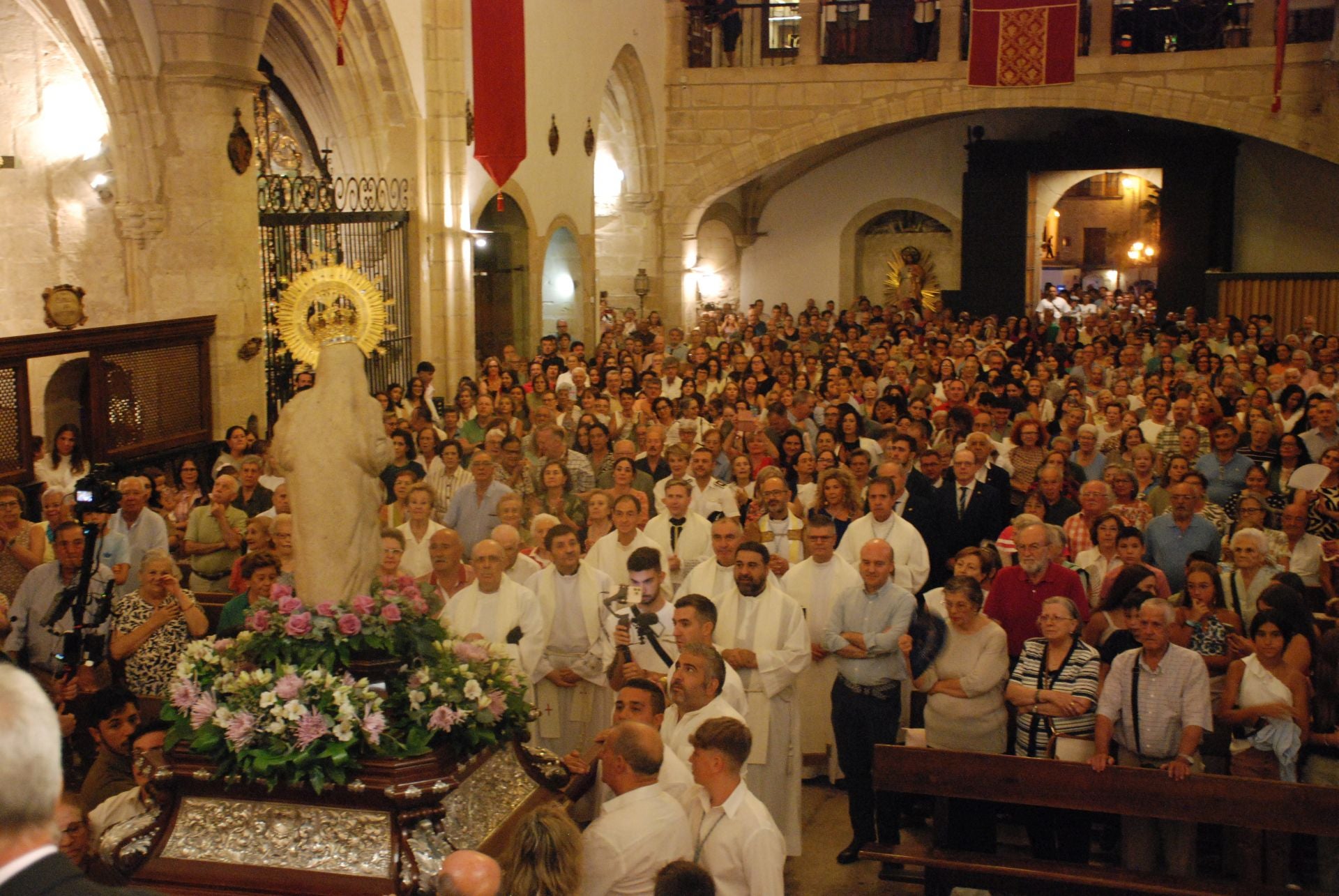 La bajada de la Patrona a la iglesia de San Martín en imágenes