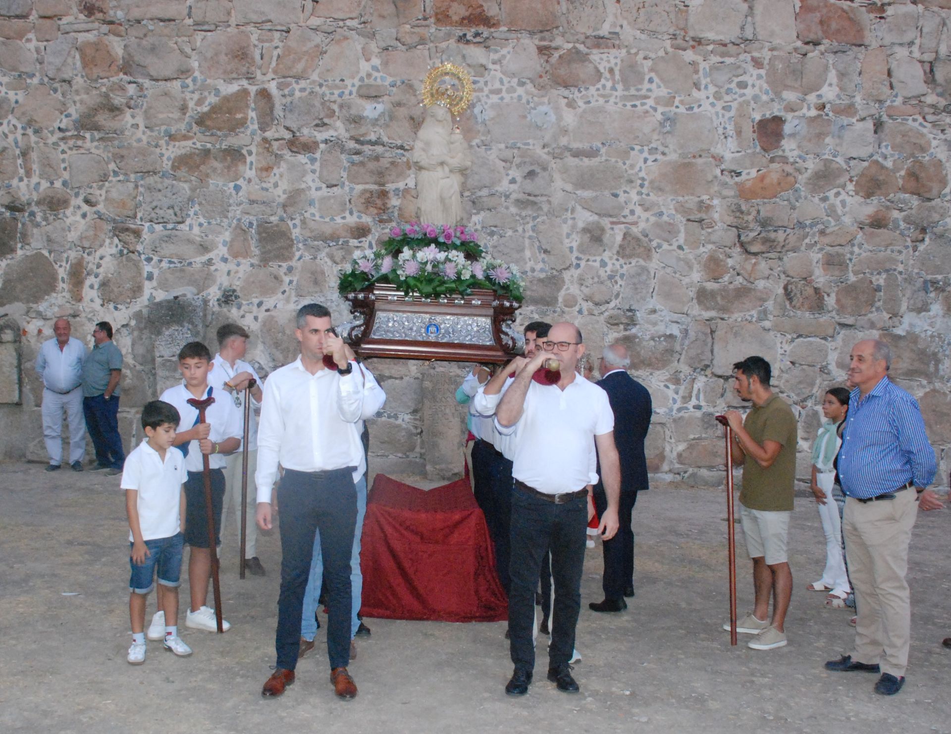 La bajada de la Patrona a la iglesia de San Martín en imágenes