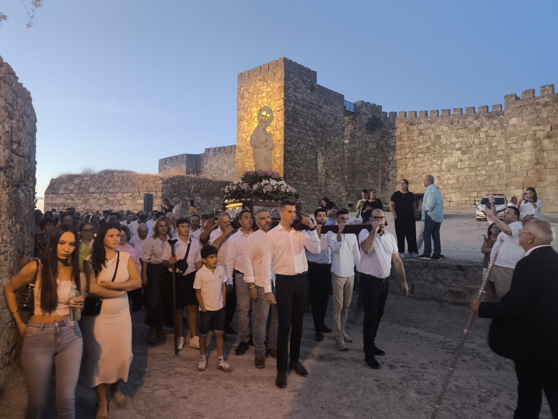 La bajada de la Patrona a la iglesia de San Martín en imágenes