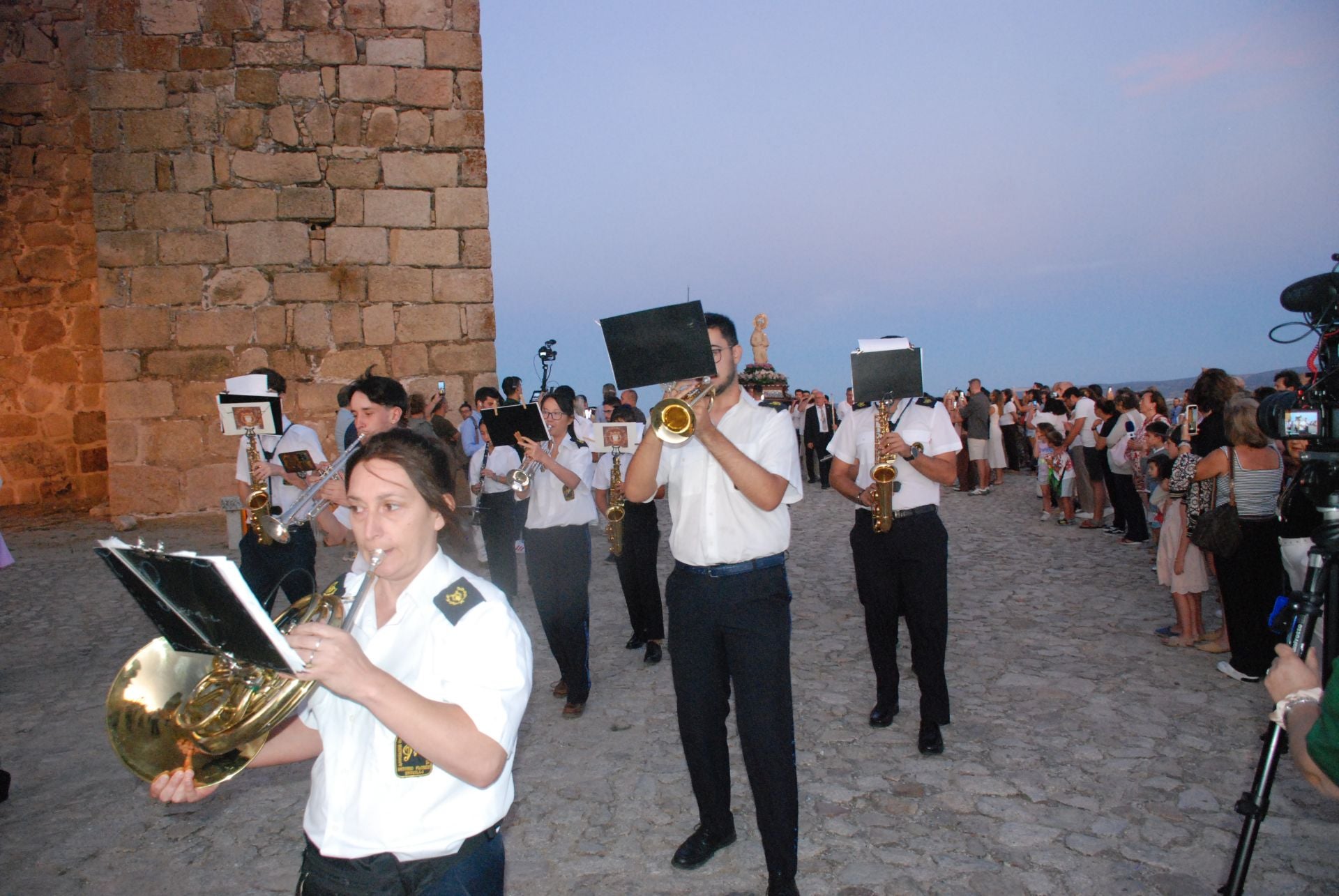 La bajada de la Patrona a la iglesia de San Martín en imágenes