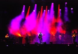 'Los Secretos' encandila al público con sus clásicos