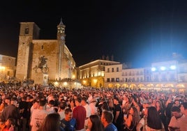 Asistentes a la verbena de anoche