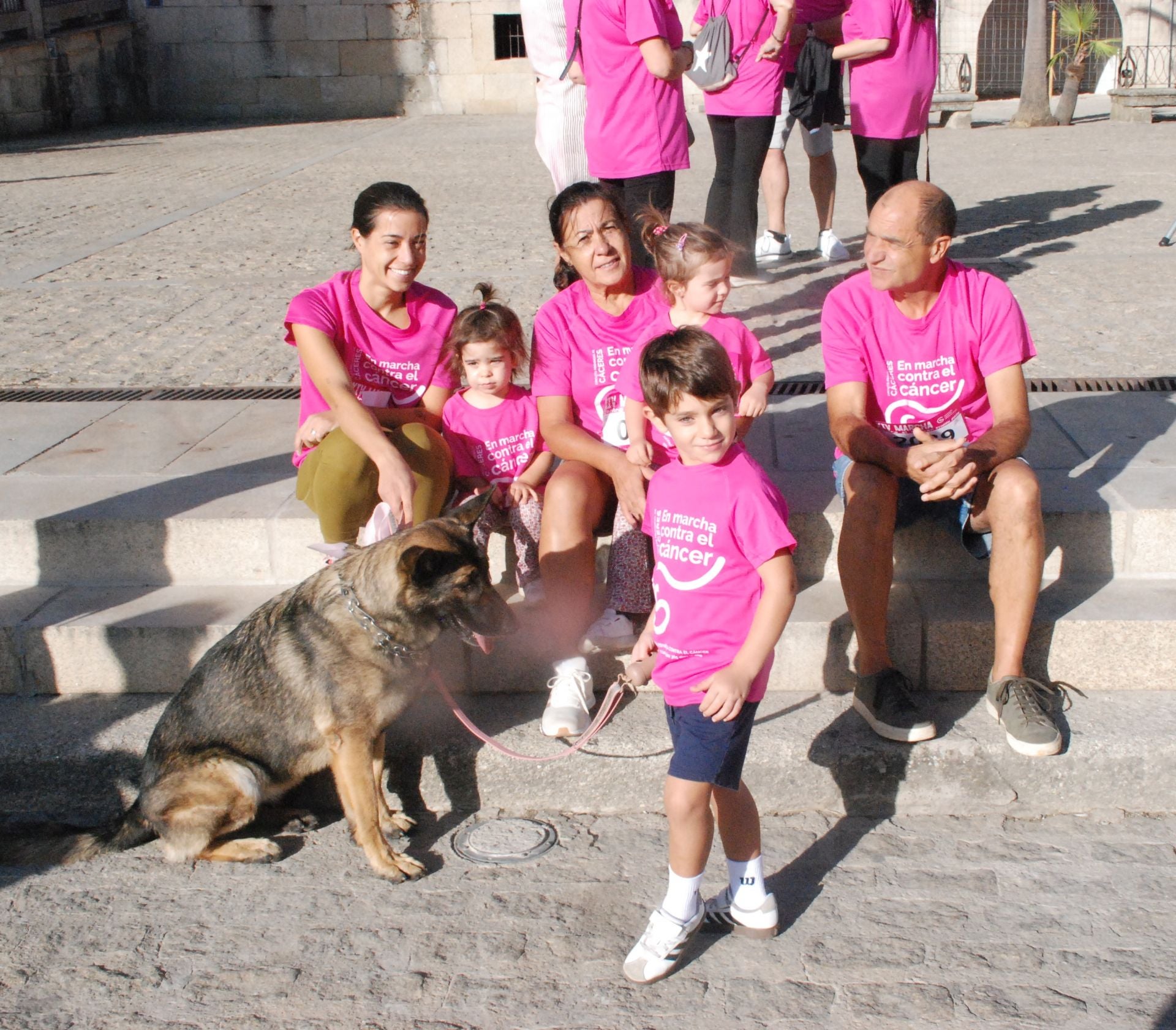 El rosa invade las calles para luchar contra el cáncer