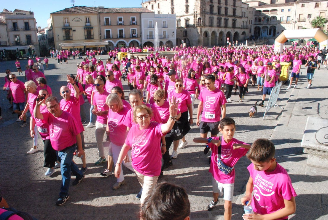 El rosa invade las calles para luchar contra el cáncer