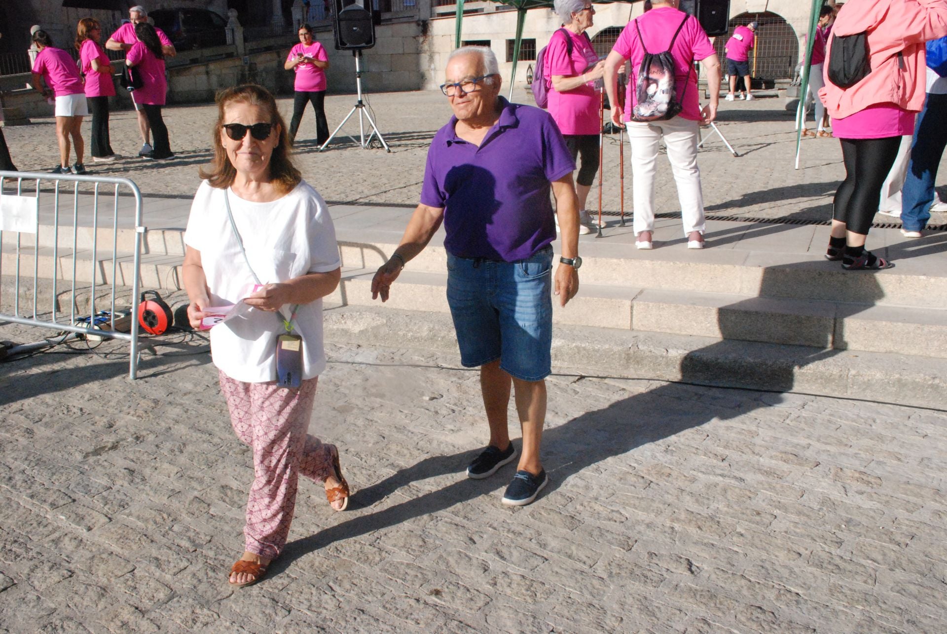 El rosa invade las calles para luchar contra el cáncer
