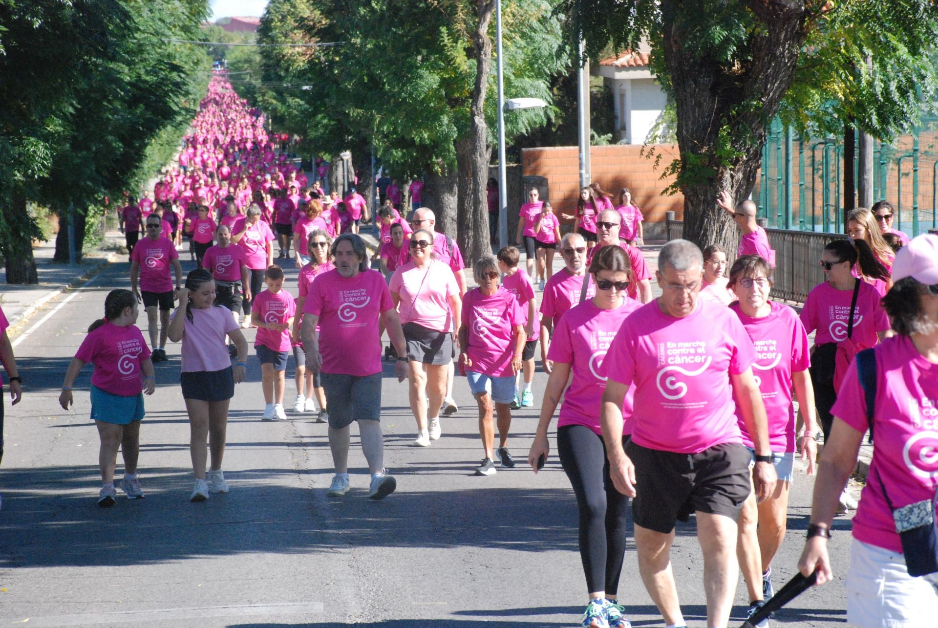 El rosa invade las calles para luchar contra el cáncer