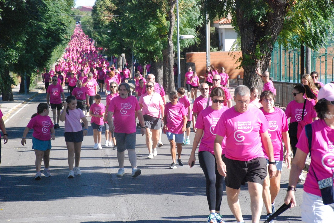 El rosa invade las calles para luchar contra el cáncer
