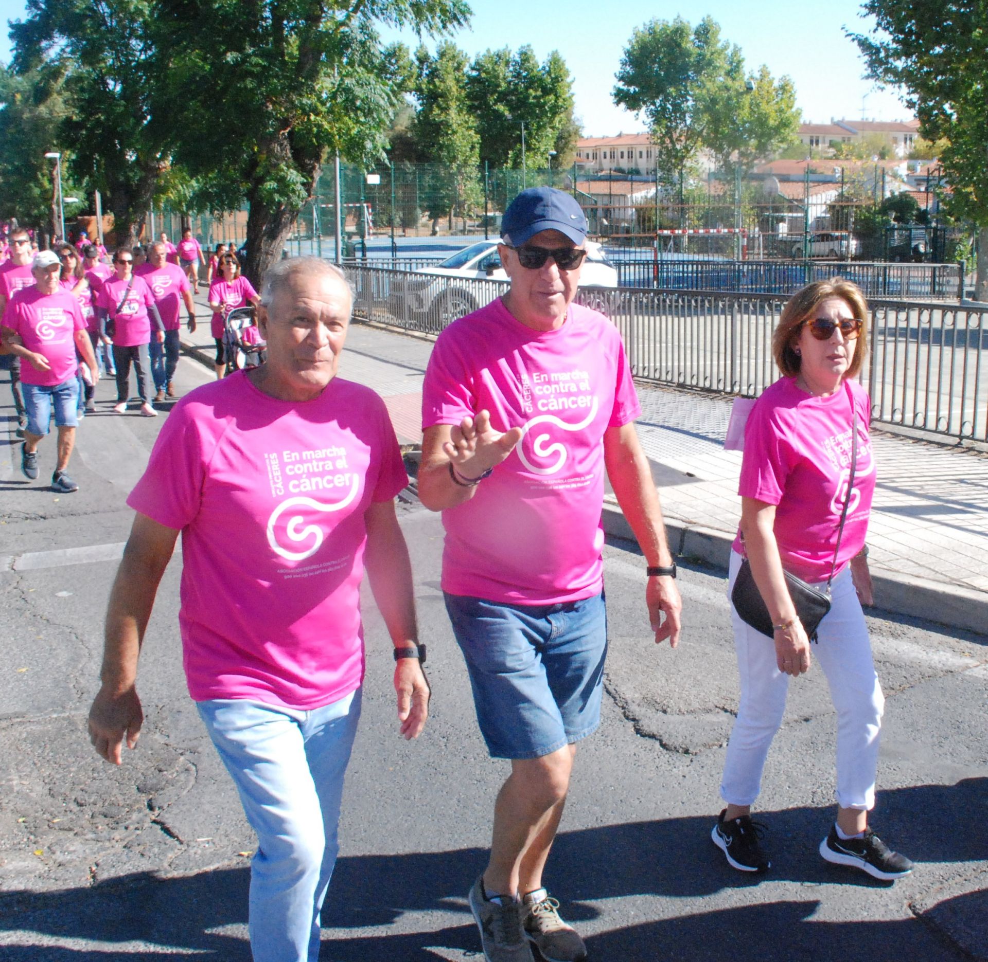 El rosa invade las calles para luchar contra el cáncer