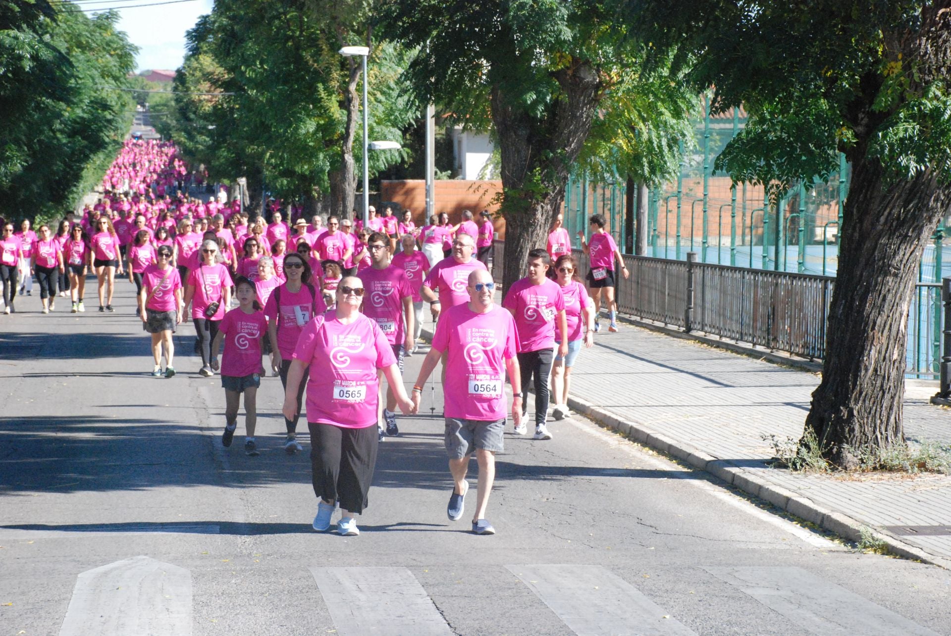 El rosa invade las calles para luchar contra el cáncer