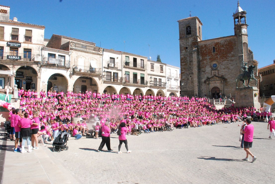 El rosa invade las calles para luchar contra el cáncer