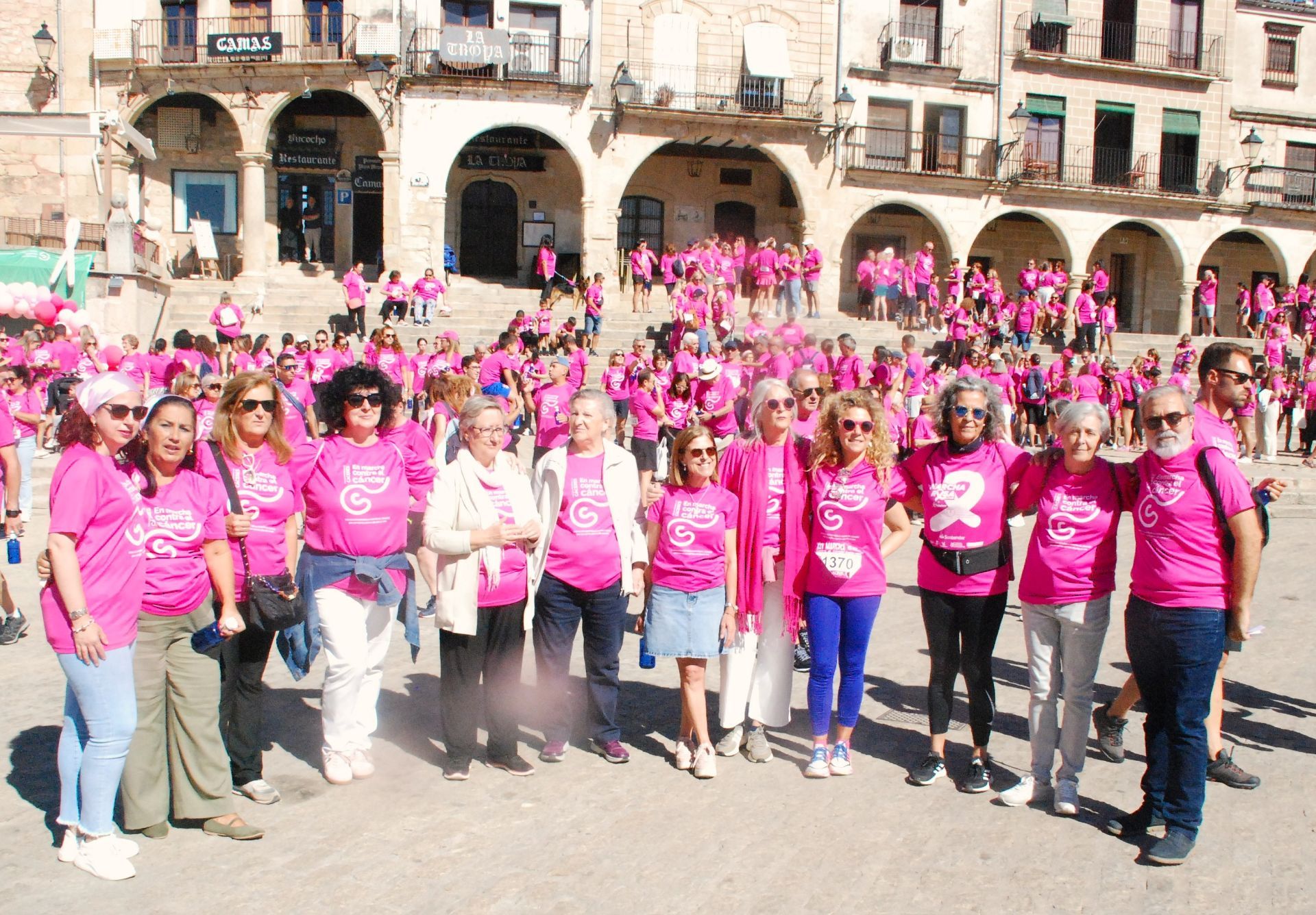 Imagen secundaria 2 - La Marcha contra el Cáncer vuelve a teñir de rosa las calles de la ciudad