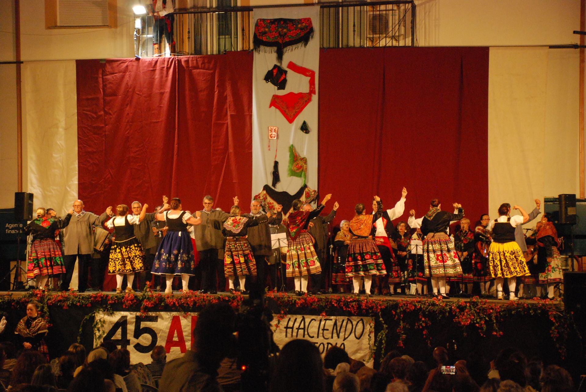 Un homenaje al folclore en imágenes