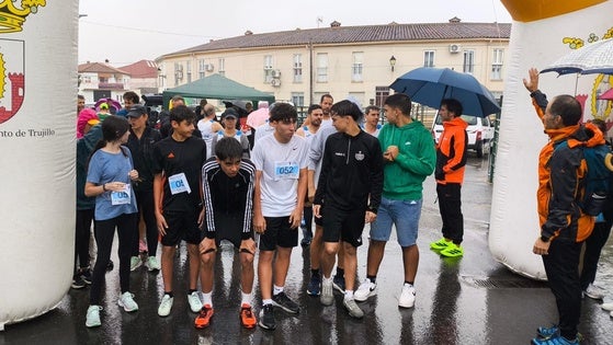 La lluvia no puede con el Cross Popular Virgen del Rosario