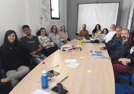 Alumnado y docentes en una de las sesiones.