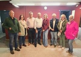 Directivos de la asociación de mayores de Huertas de Ánimas en su centro