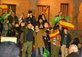 Santiago Abascal y Óscar Fernánez, en el acto público de este lunes, en Trujillo.