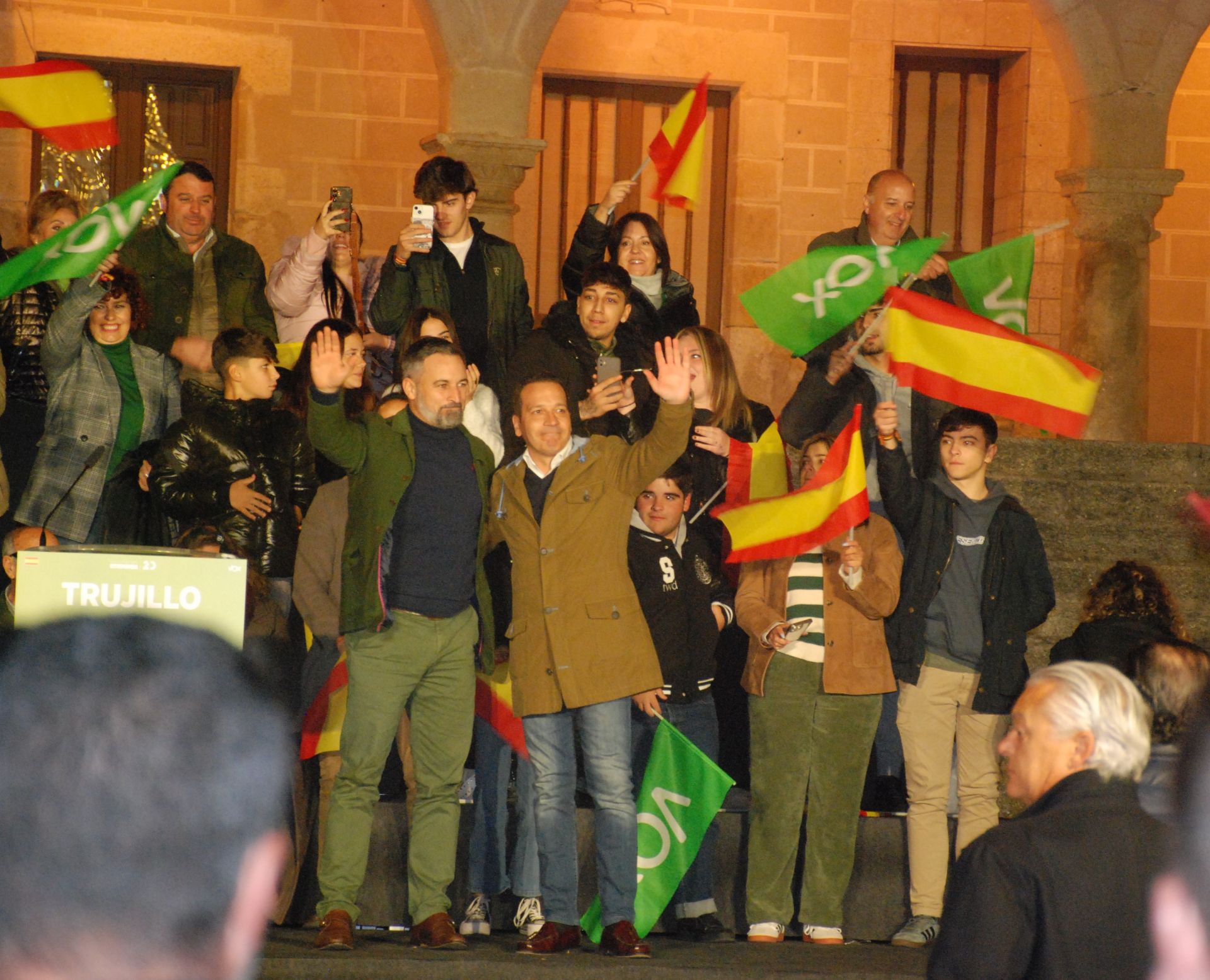 Santiago Abascal y Óscar Fernánez, en el acto público de este lunes, en Trujillo.