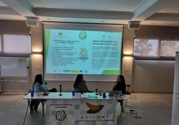 Responsables de Adicomt con la explicación de los proyectos.