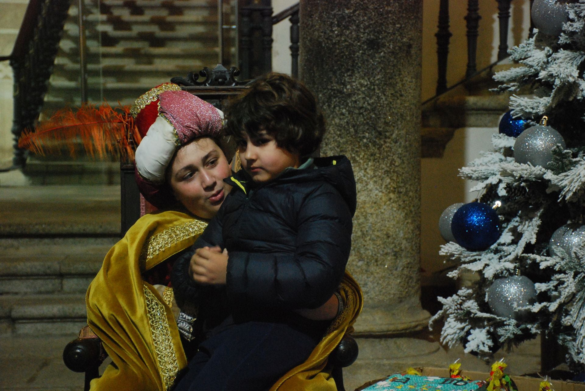 Más de 220 menores entregan sus cartas a los pajes de los Reyes Magos