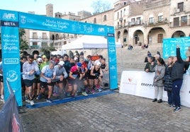 El momento de la salida de la Media Maratón 'Ciudad de Trujillo' Juan Mateos Broncano.