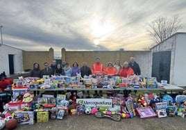 La convivencia solidiaria 'Regala un juguete' obtiene 500 regalos