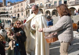Participantes en la bendición de los animales.