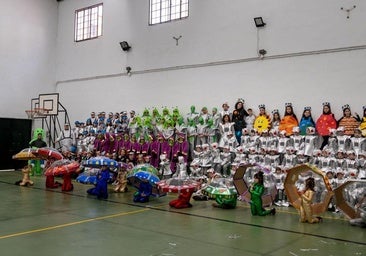 El colegio María de la Paz Orellana va de 'Trujillo a la Luna' en su desfile de Carnaval