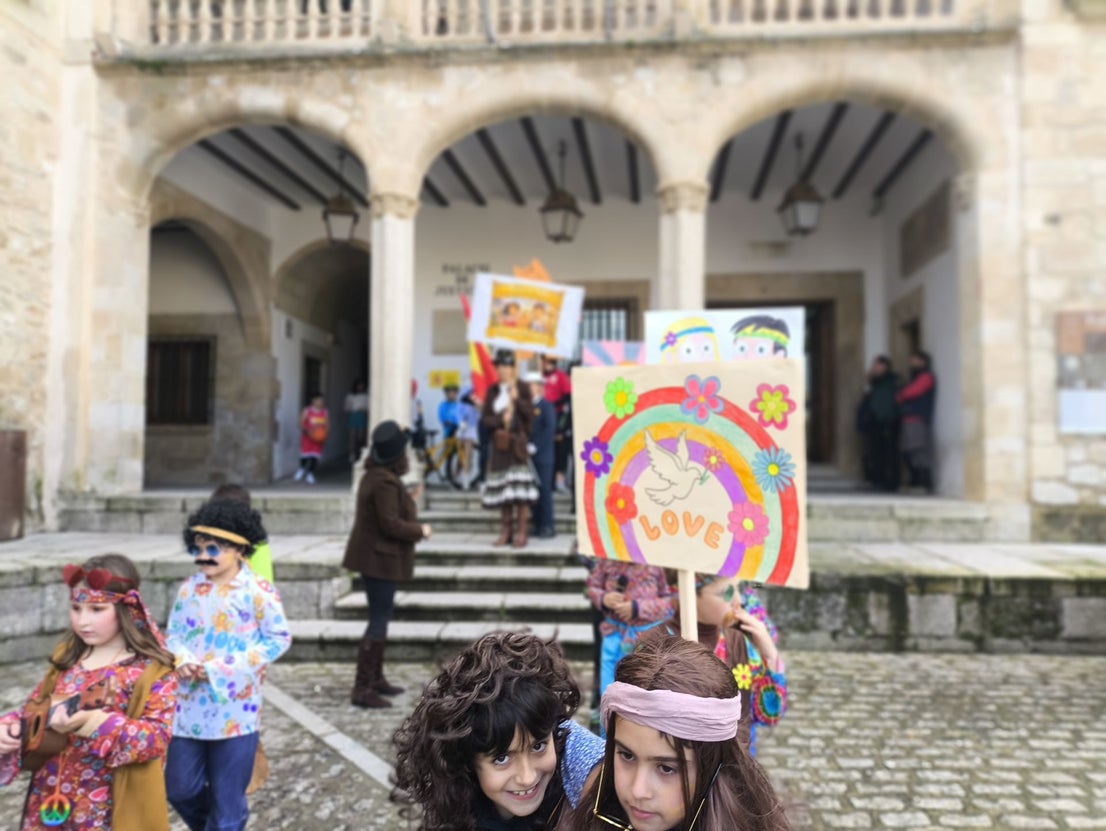 El Sagrado Corazón de Jesús lleva a cabo un desfile basado en 'El Carnaval del Siglo'