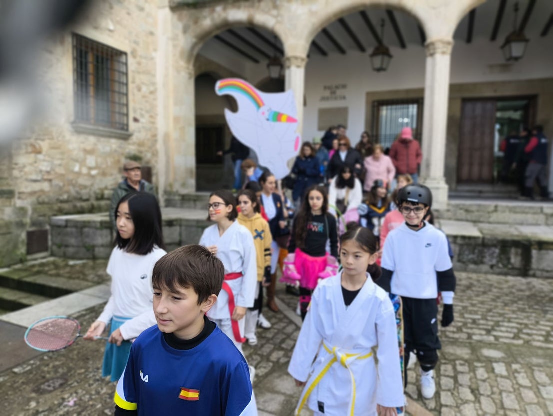 El Sagrado Corazón de Jesús lleva a cabo un desfile basado en 'El Carnaval del Siglo'