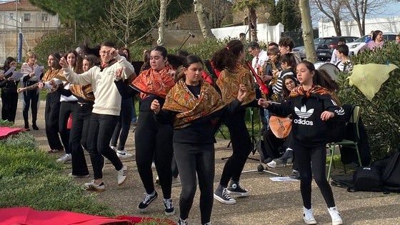 El instituto Turgalium impulsa el folclore en la comunidad educativa