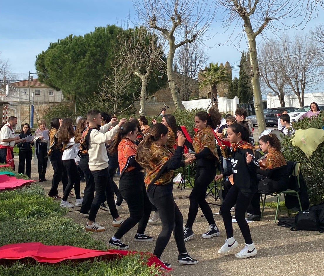El Turgalium con el folcore