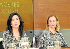 Esther Gutiérrez junto a Carmen Hernán.