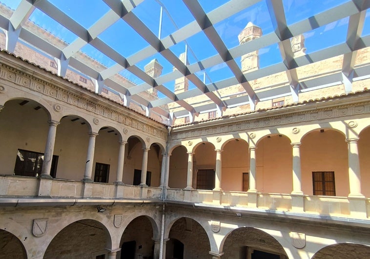 El palacio de los Duques de San Carlos tiene nueva cubierta