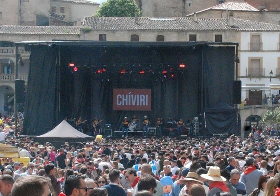 La plaza Mayor, durante la fiesta del Chíviri.