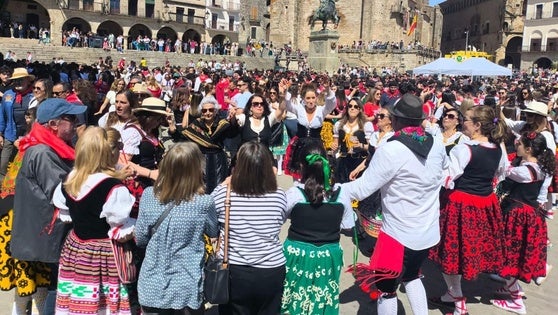 El intenso calor acompaña al Chíviri