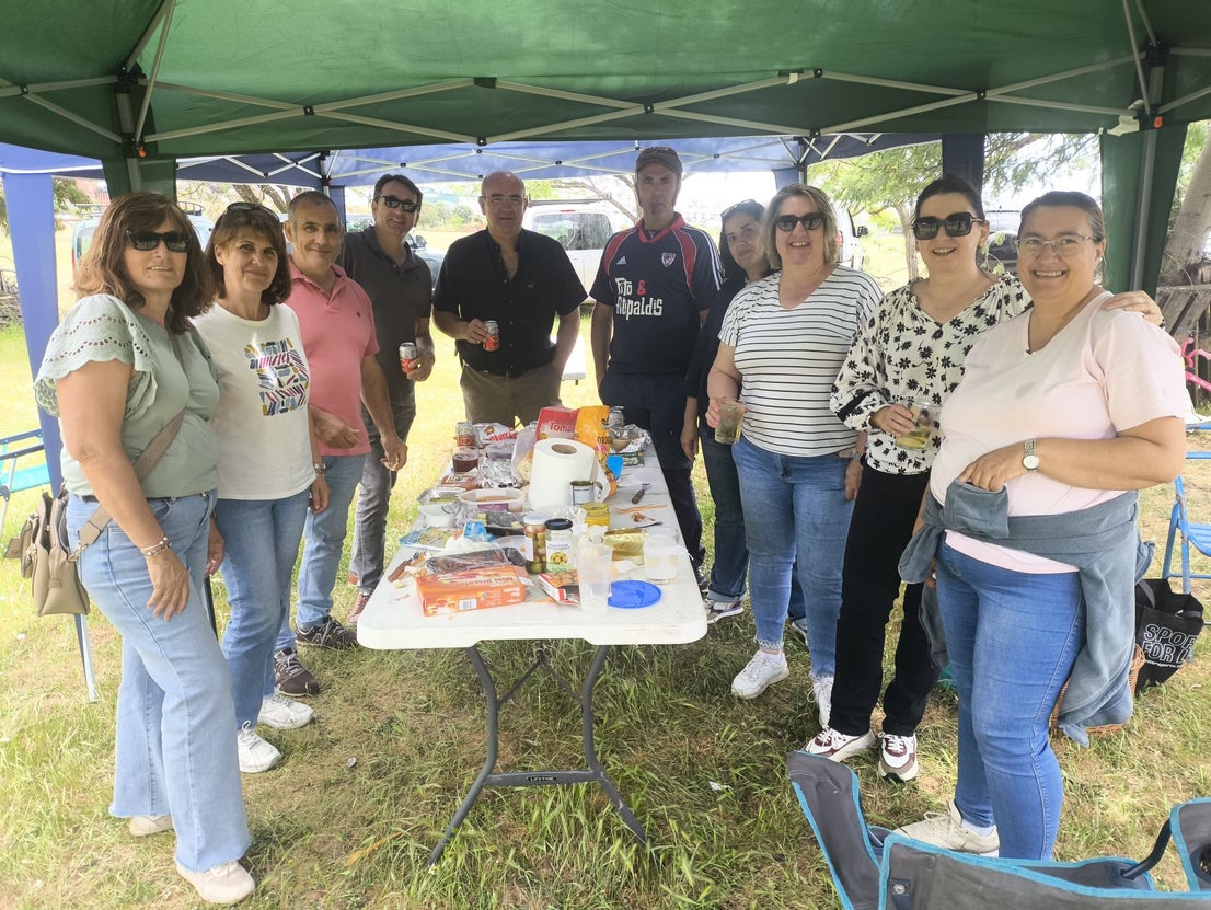 La romería del Cristo de la Vida, en Huertas de Ánimas, con decenas de grupos de amigos y familiares