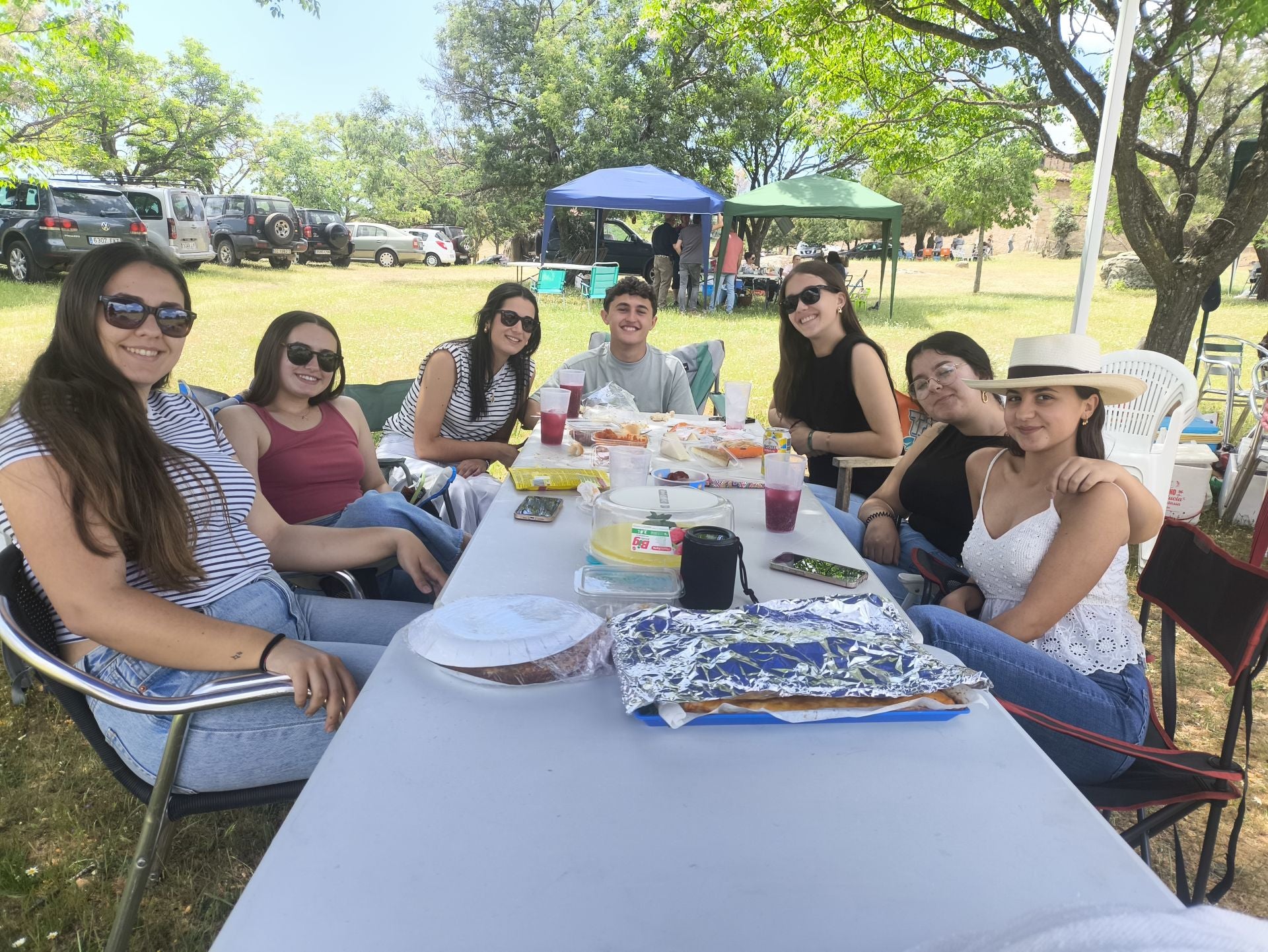 La romería del Cristo de la Vida, en Huertas de Ánimas, con decenas de grupos de amigos y familiares