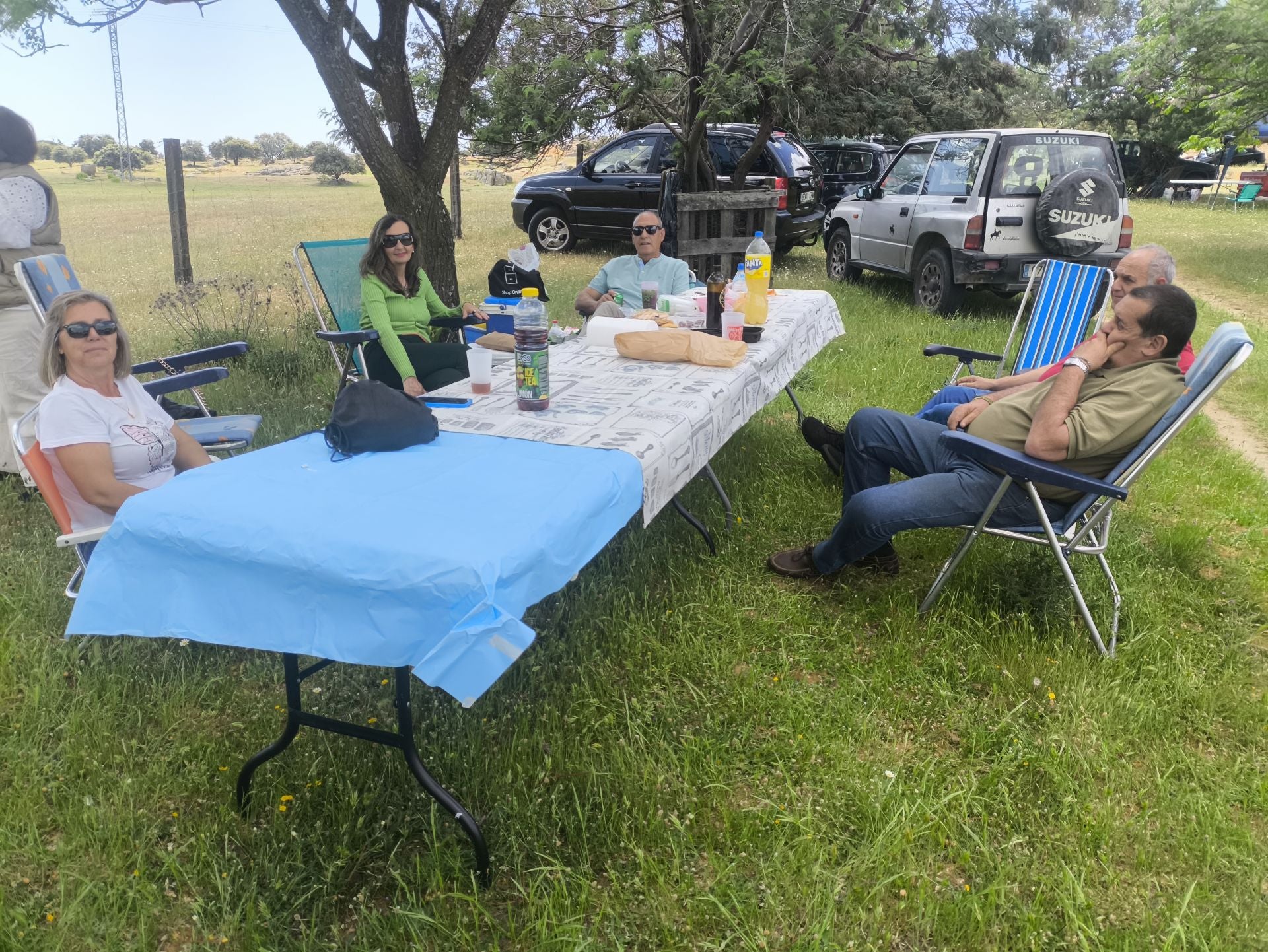 La romería del Cristo de la Vida, en Huertas de Ánimas, con decenas de grupos de amigos y familiares